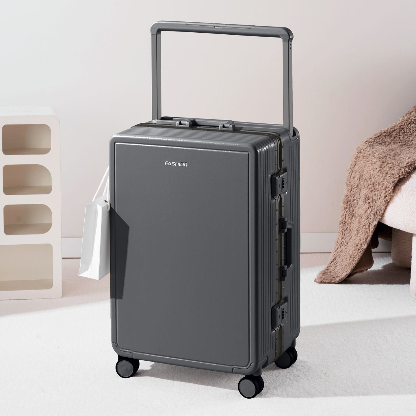 Hartschalen Trolley Mit Robustem Rollensystem Und Integrierter Sicherheit Brehn
