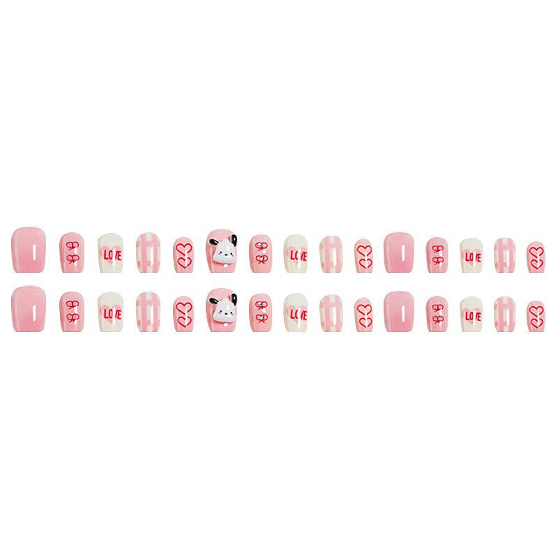 Kreatives Kunstnagelset mit modernen Herzmotiven Brehn