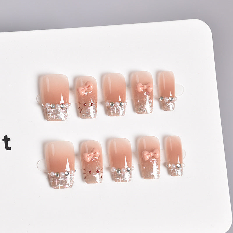 Elegantly gestaltetes, mit Kristallen verziertes Press-On Nail Set Brehn