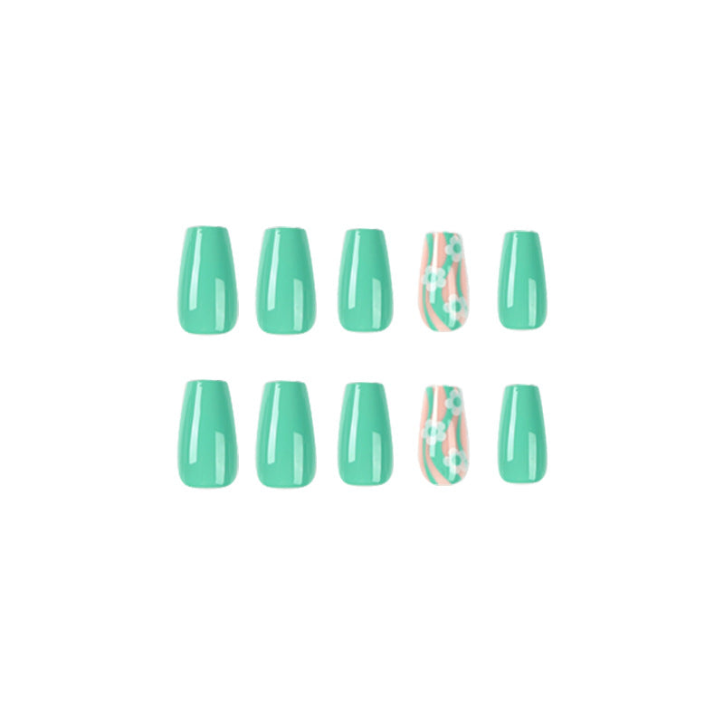 Kunstvolle Nagelverlängerungen im modernen floralem Design Brehn