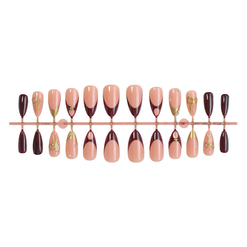Kunstnagelset mit luxuriösem Hochglanz-Design und kreativen Akzenten Brehn