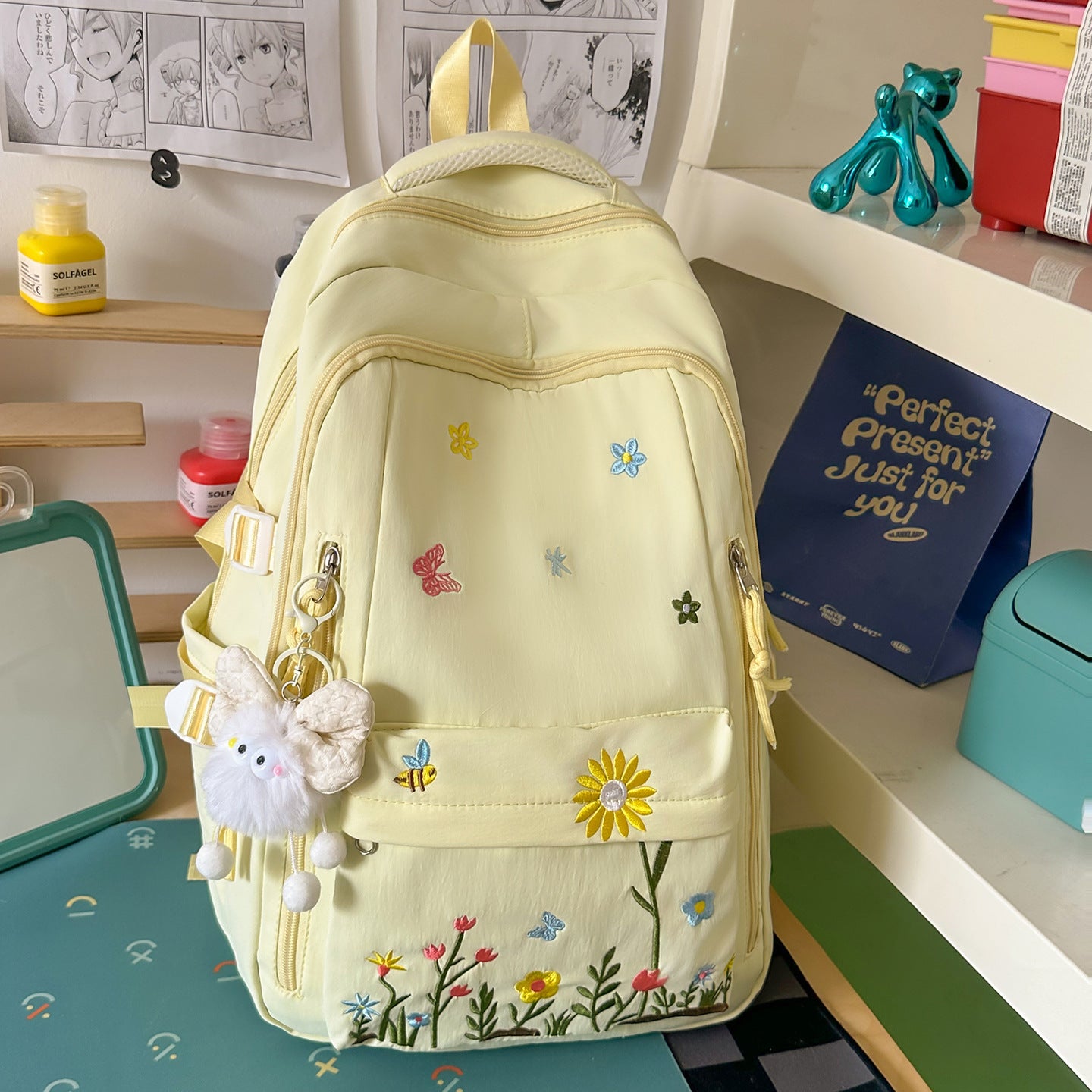 Besticketer floraler Detail Schulrucksack
