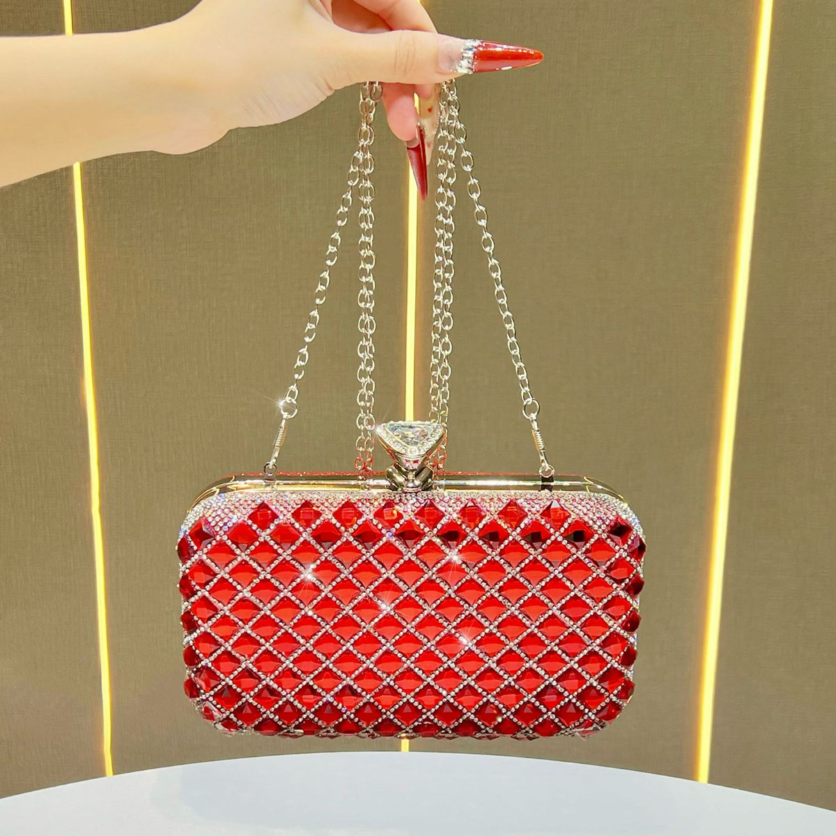 Kristallbesetzte Abend-Clutch