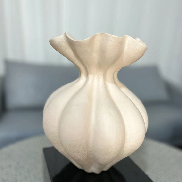 Künstlerische Blumenvase