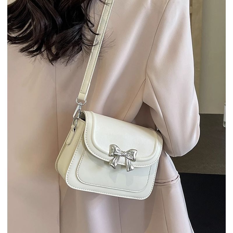 Elegante Schultertasche mit Schleifendetail Brehn