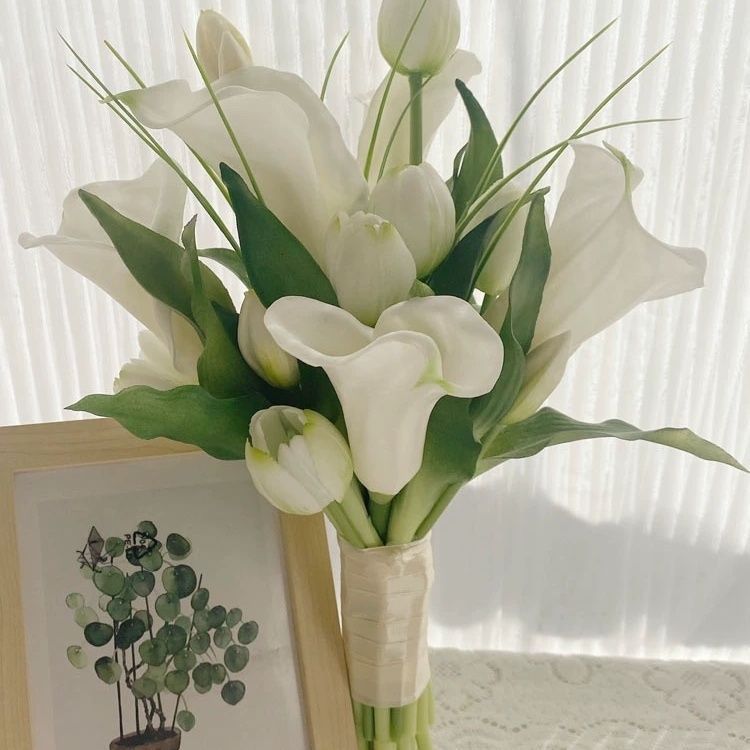 Eleganter floraler Brautstrauß