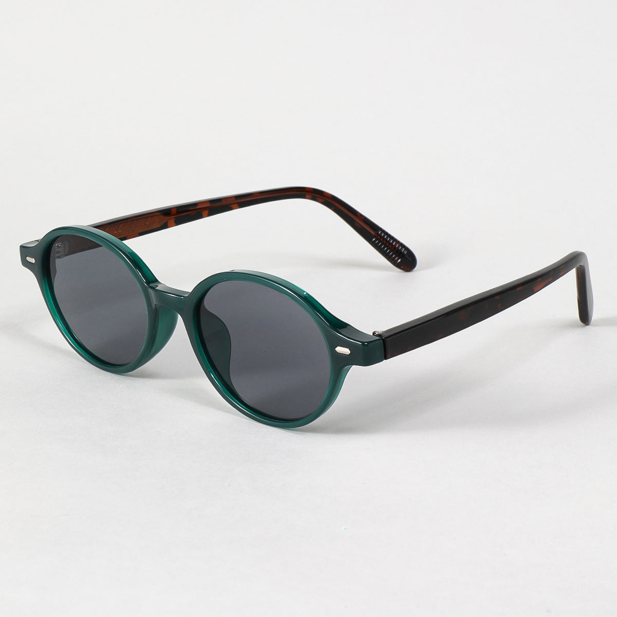 Damen modische Sonnenbrille im ovalen Design mit stylischen Akzenten Brehn