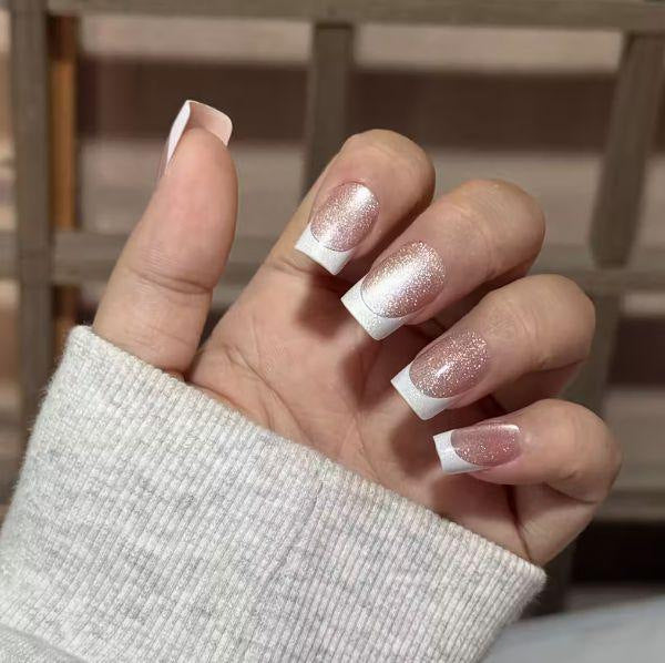 Elegante French Tip Nagelkunst Brehn