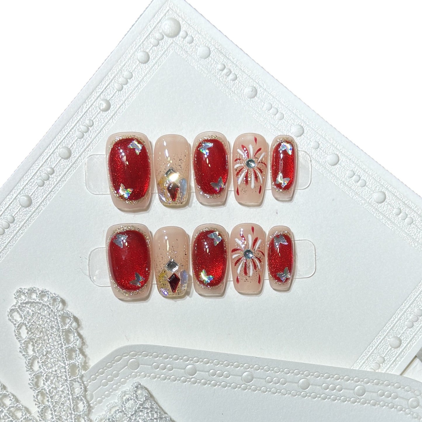 Künstlerisches Press-On Nail Set mit Glitzer und Sternelementen Brehn