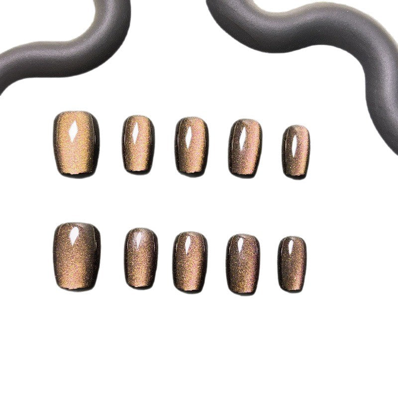 Kunstnägel mit schimmerndem Metallic-Finish Brehn