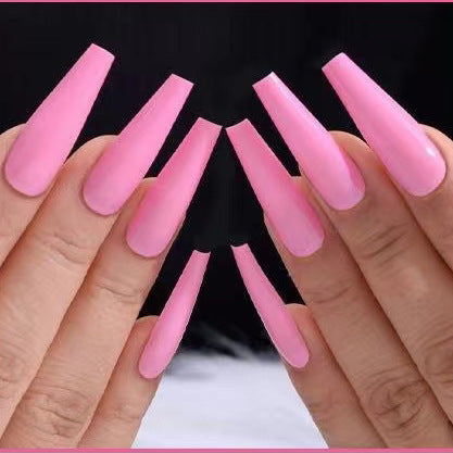 Kunstnagelset mit zartem Glanz und eleganter Form Brehn
