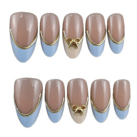 Kunstnagelset mit eleganten Designs und Goldakzenten Brehn