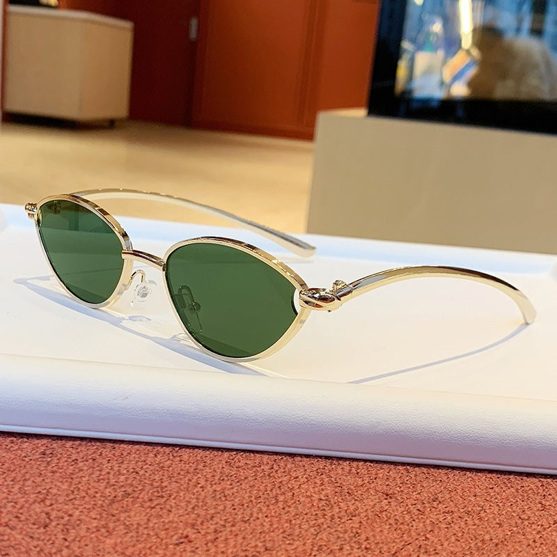 Damen Designer-Sonnenbrille mit elegantem Metallgestell und schützenden Gläsern Brehn
