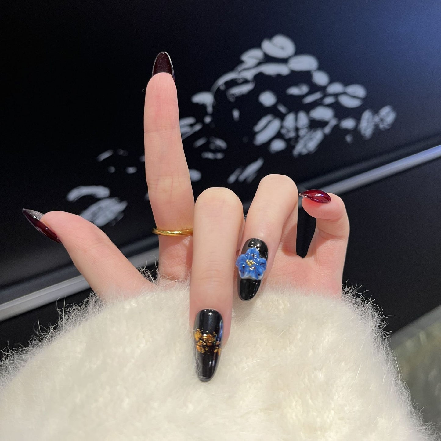 Künstlerisches Floral Akzent Press-On Nagelset Brehn