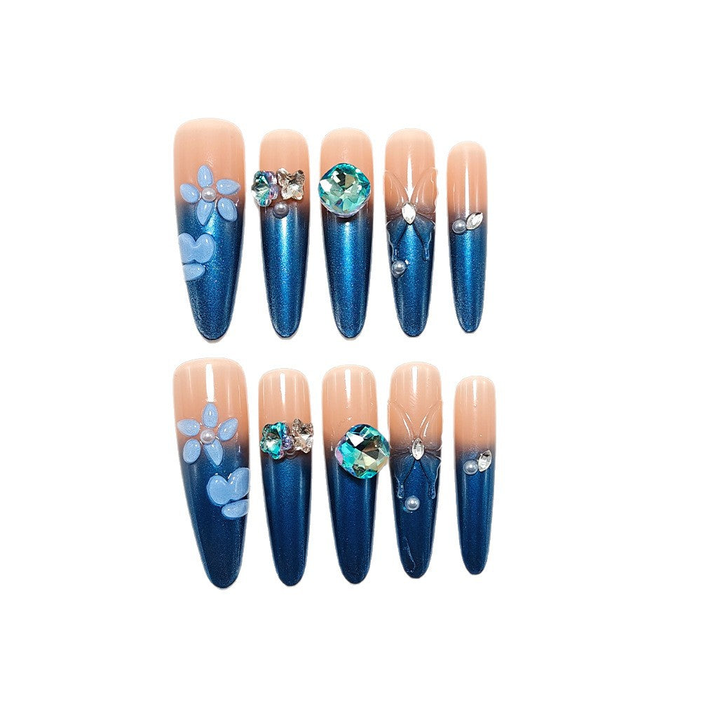 Kunstnägel Im Eleganten Design mit Kunstvollen Verzierungen und Glitzerakzenten Brehn