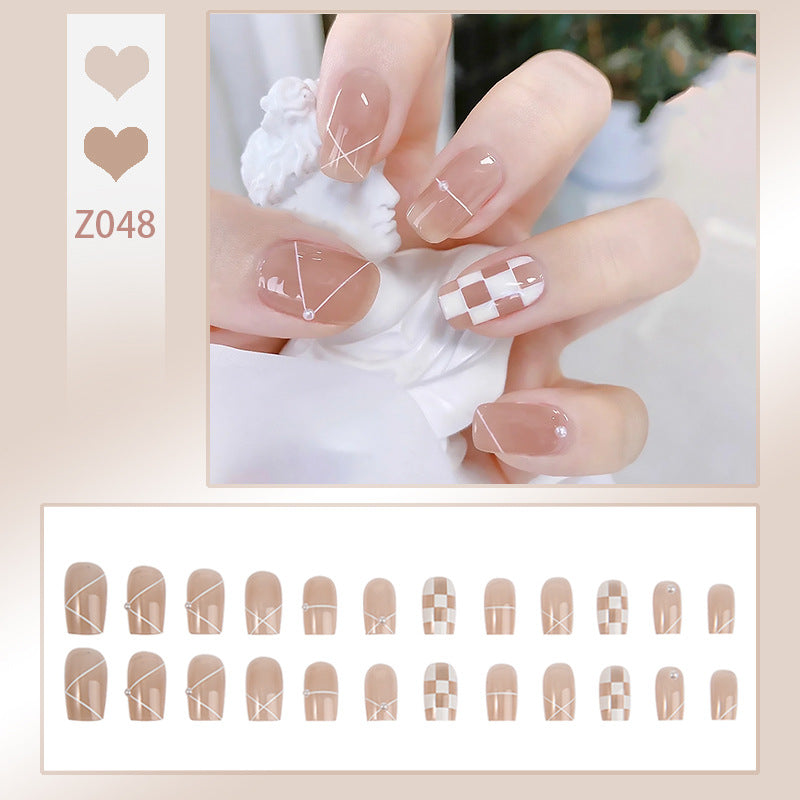 Kunstnagelset mit eleganten Glitzerverzierungen und schimmernden Akzenten Brehn