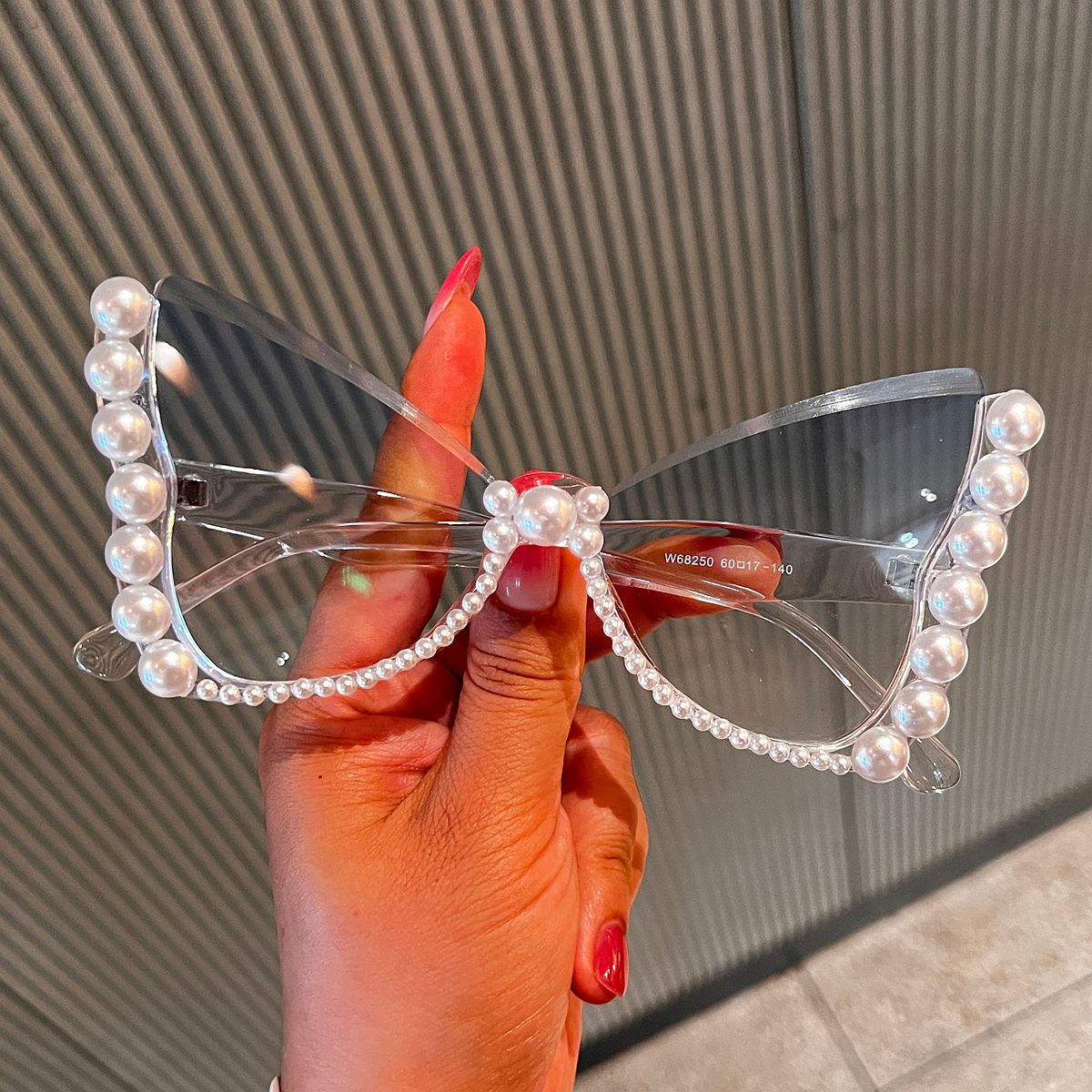 Damen auffällige Sonnenbrille mit Perlenverzierung Brehn