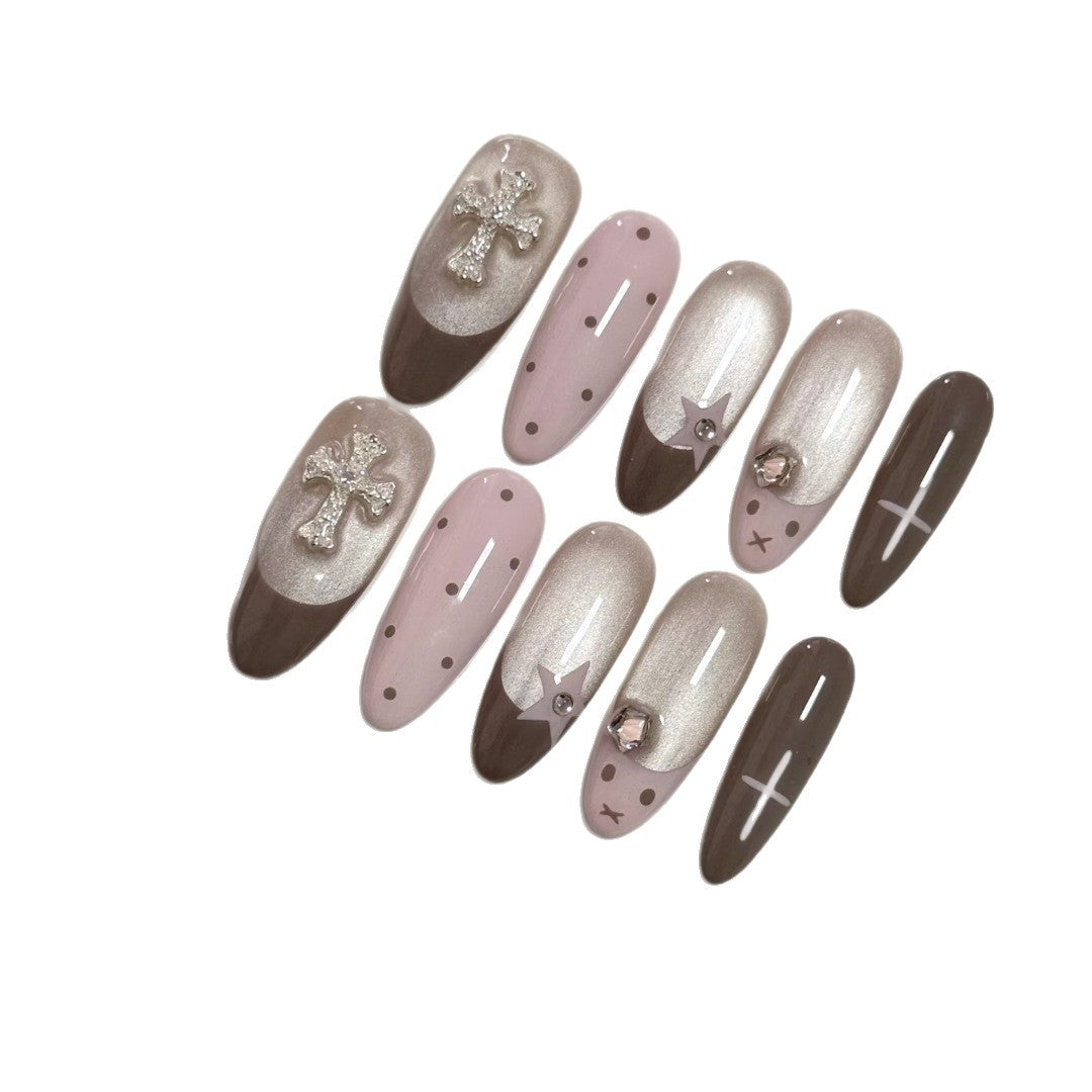 Dekoratives Press-On-Nagelset mit einzigartigem künstlerischen Design