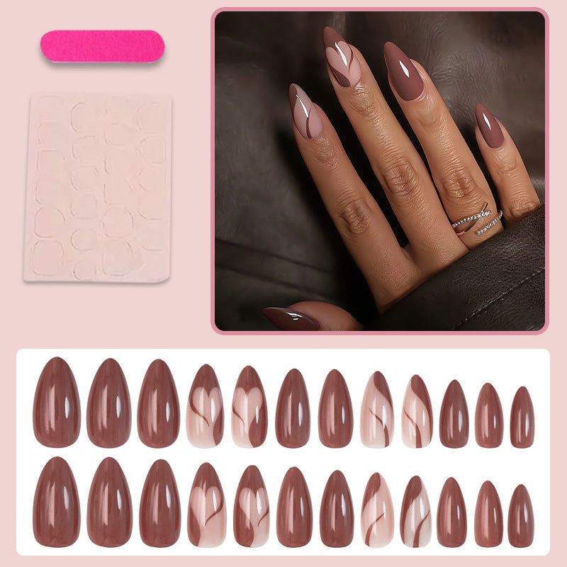 Kunstnagelset mit eleganten und kreativen Design-Elementen Brehn