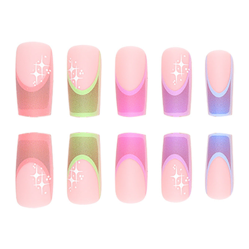 Kunstnagelset mit bunten geometrischen Designs und Glitzerakzenten Brehn