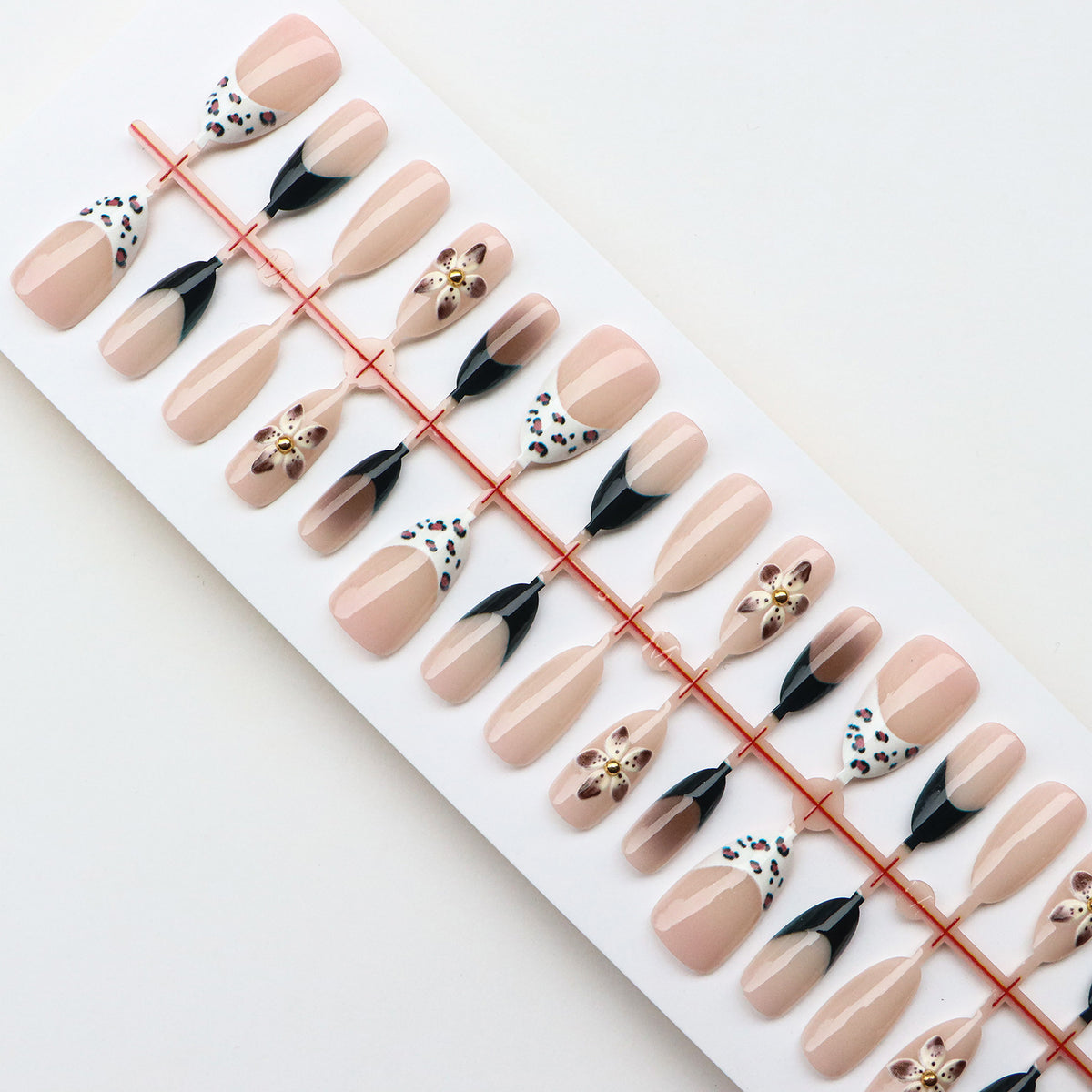 Künstlerisches Press-On Nagelset mit floralem Design