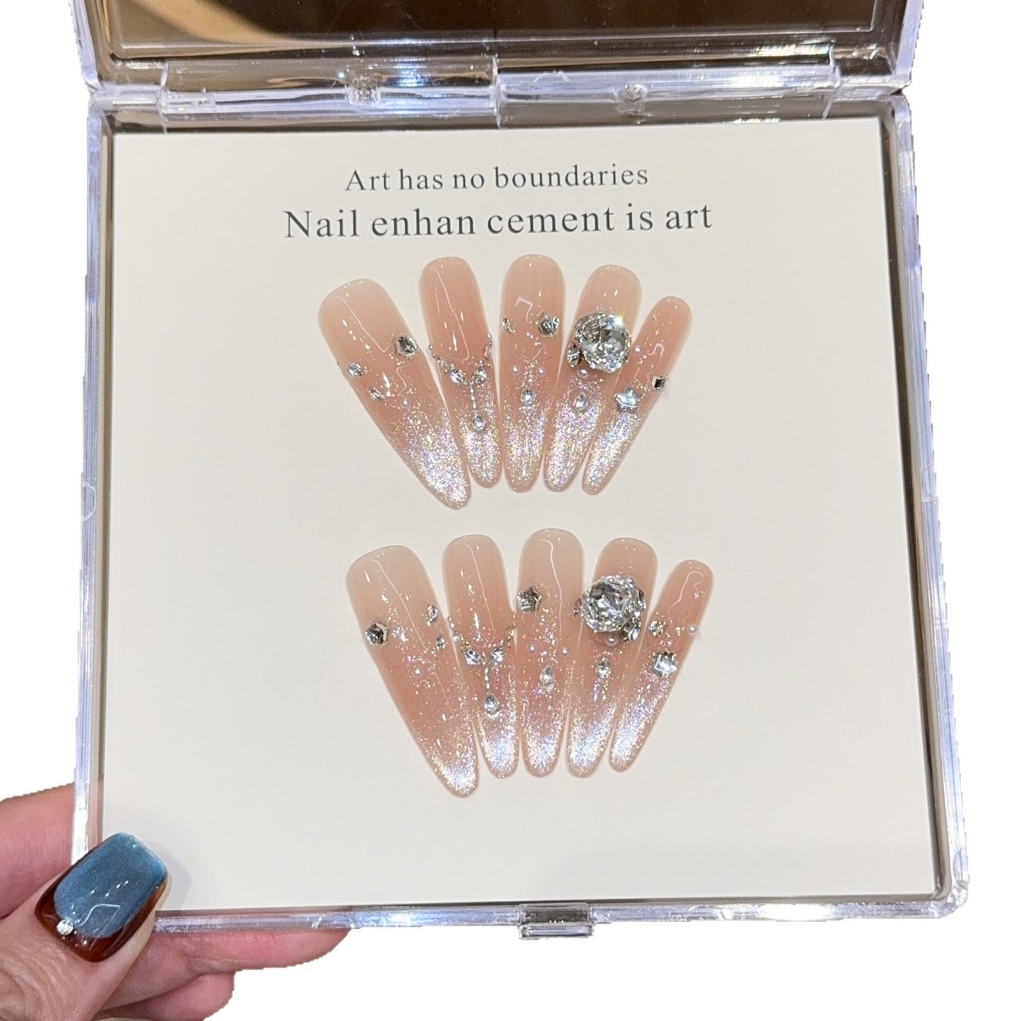 Künstliche Kunstnägel mit Luxuriösem Glitzer- und Strassdesign Brehn
