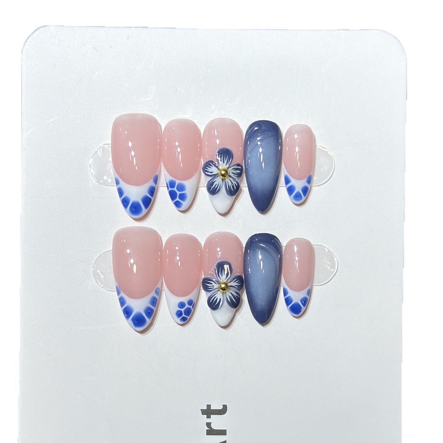 Künstlerisches Press-On-Nagel-Set mit floralen und geometrischen Akzenten Brehn