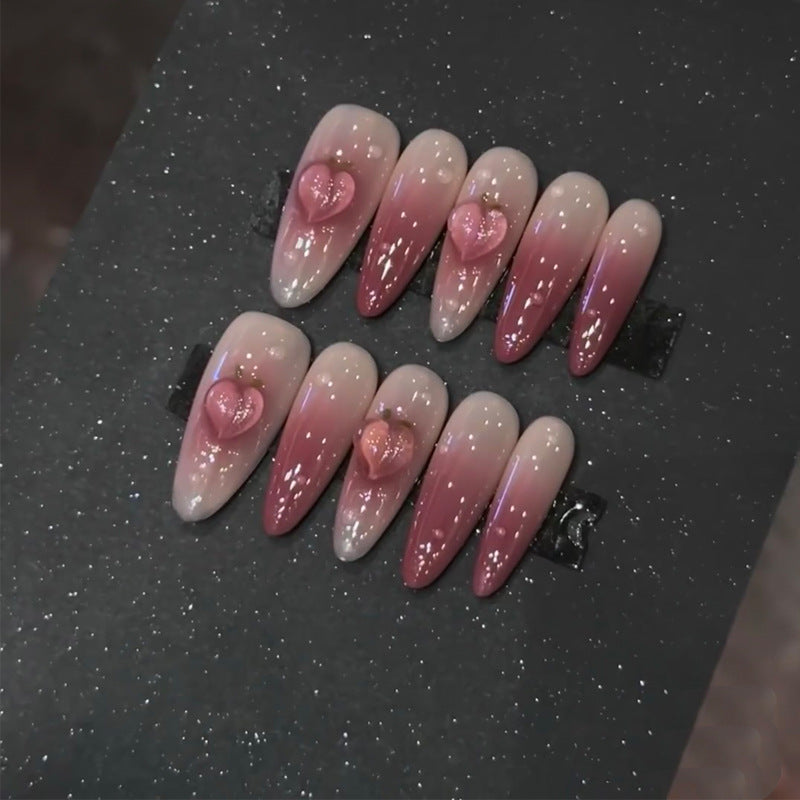 Elegante Stiletto Press-On Nägel mit Herzakzenten Brehn