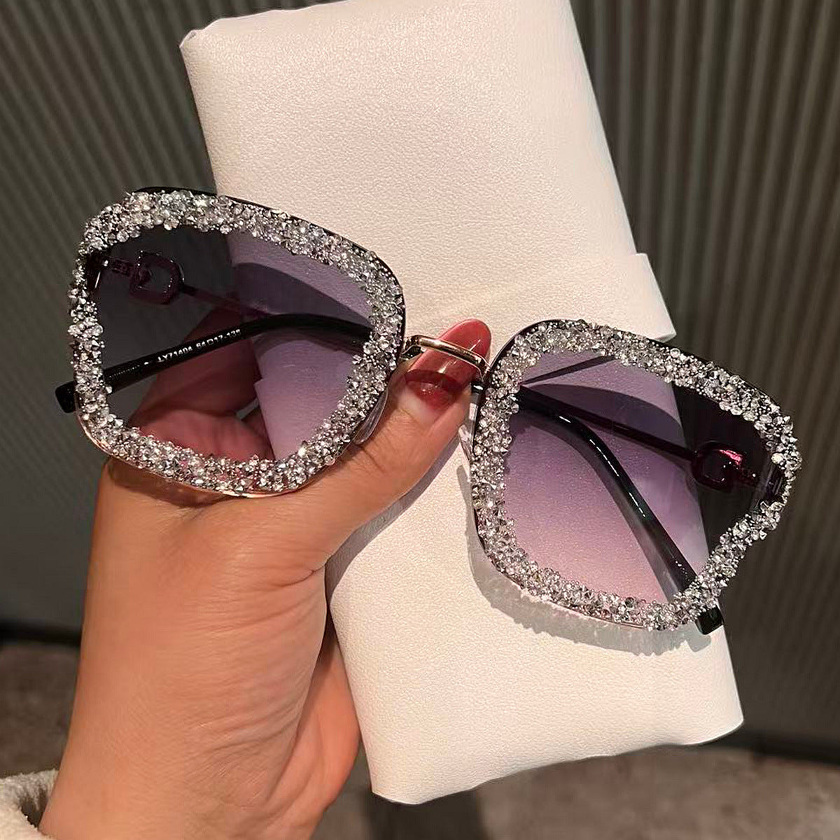 Damen Glamouröse Sonnenbrille mit funkelndem Strassbesatz Brehn