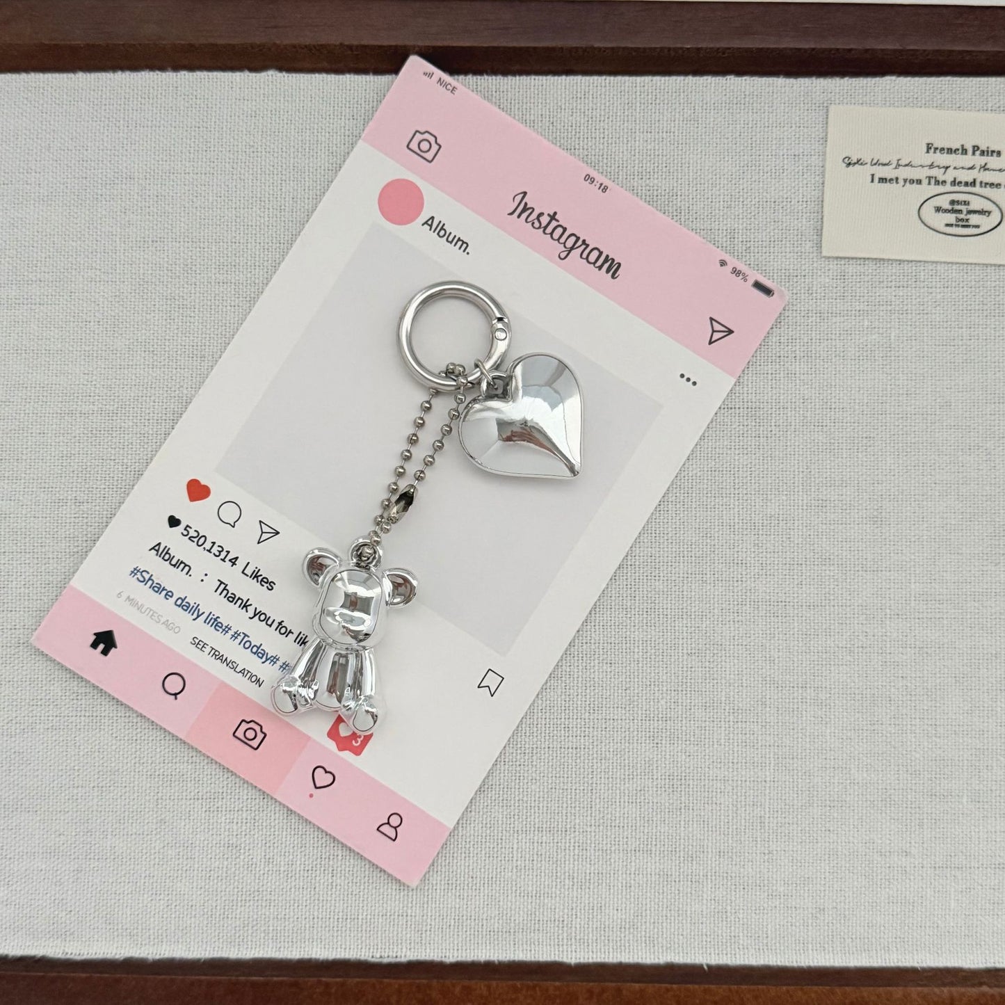 Herzförmiger Charm-Schlüsselanhänger mit Schleife Brehn