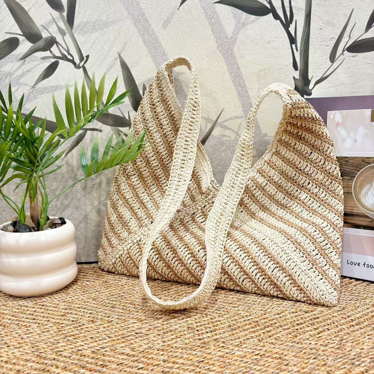 Lässige Strohtasche mit Gewelltem Muster Brehn
