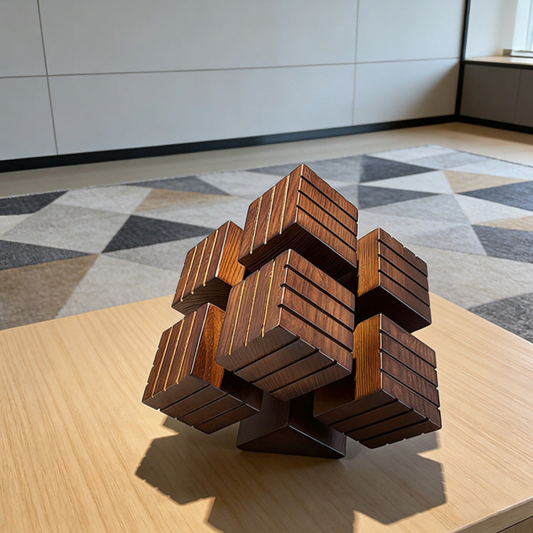 Künstlerische Holzskulptur