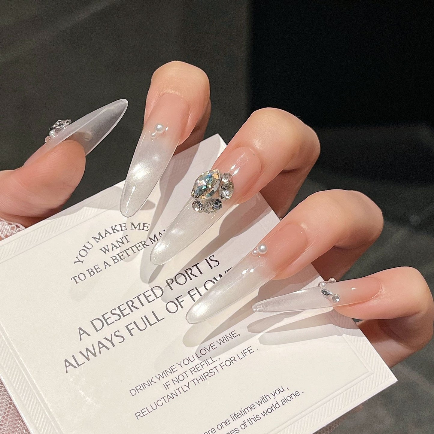 Luxuriöse mit Kristallen besetzte Press-On Nail Extensions Brehn