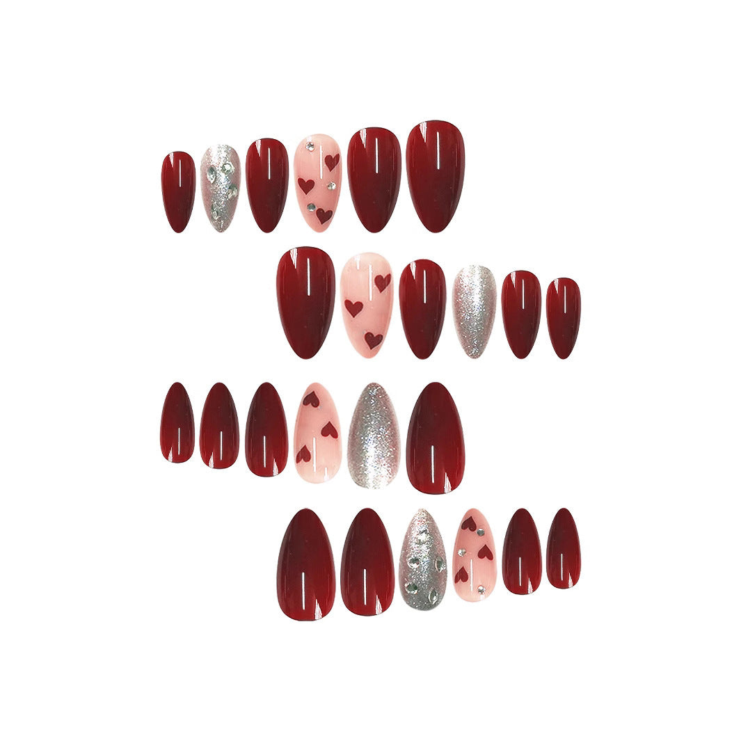 Elegantes Herz-Themen Press-On Nagelset Brehn