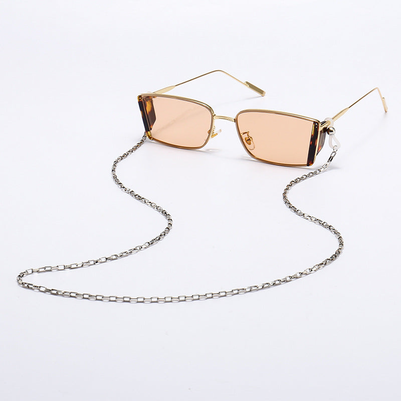 Modische Brillen mit stylischer Kette Brehn