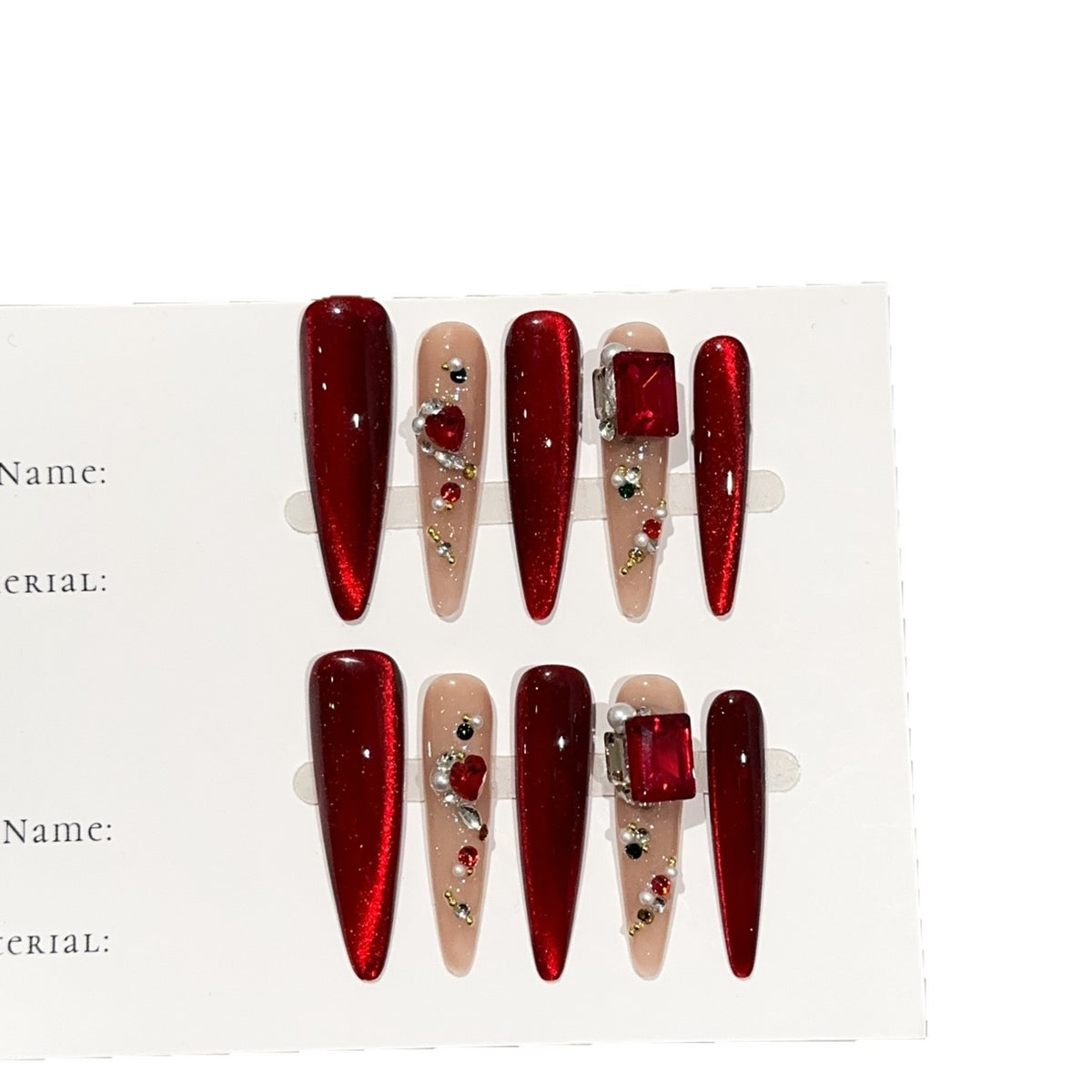 Glamouröses Press-On Nagelset mit dekorativen Akzenten