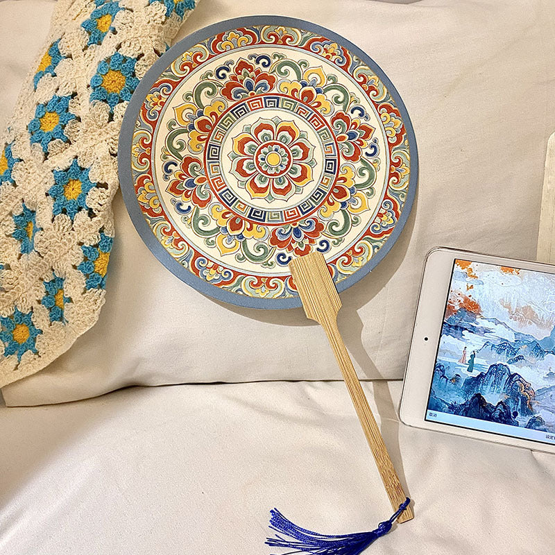 Handgefertigter Fächer mit Kunstvollem Motiv Brehn