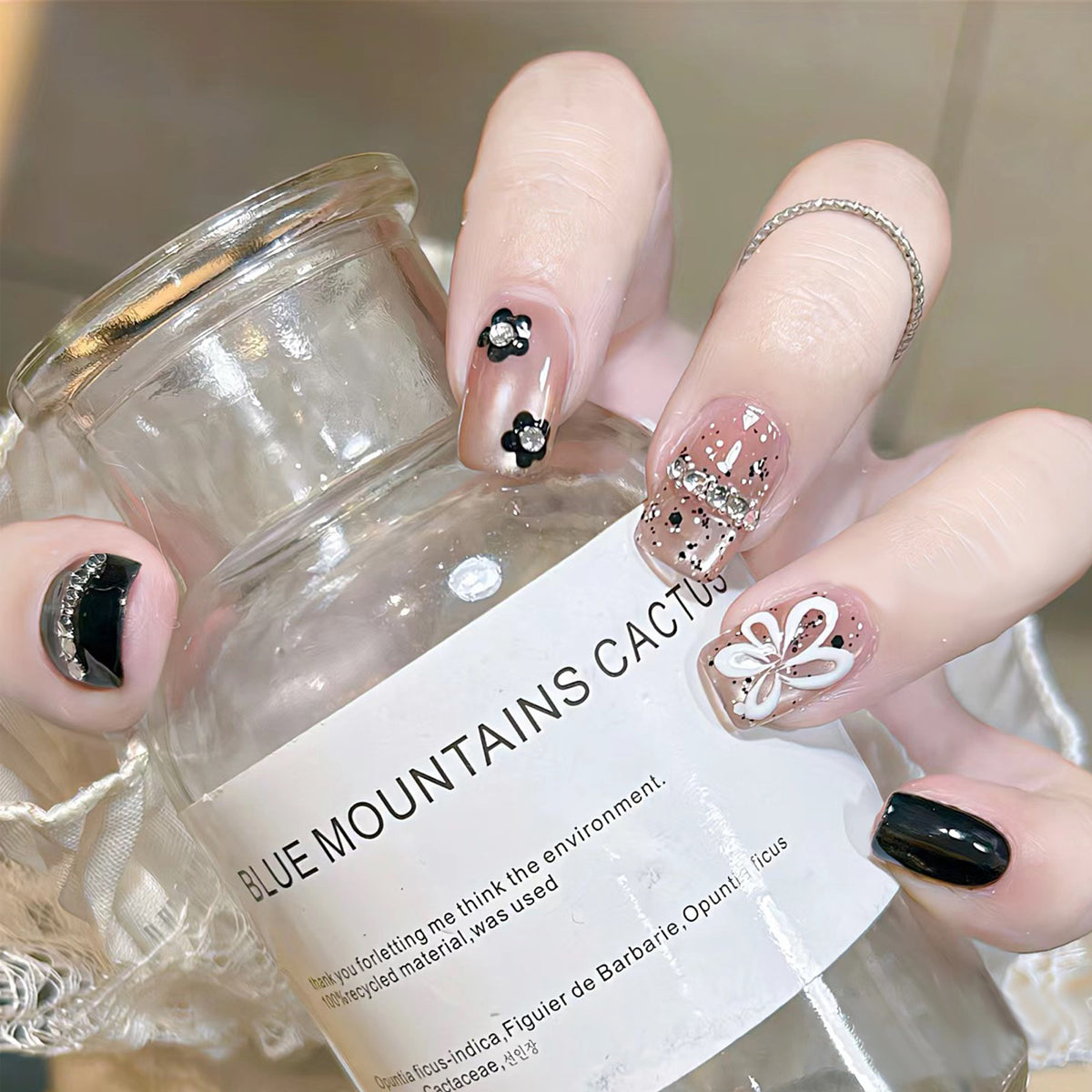 Thematische Nagelkunst Press-On Nägel mit süßen Charakter- und Schleifendesigns Brehn