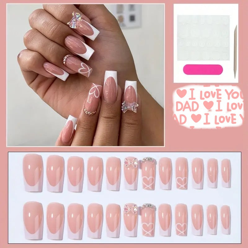 Kunstnagelset mit eleganten Schmetterlingsakzenten und Strass Brehn
