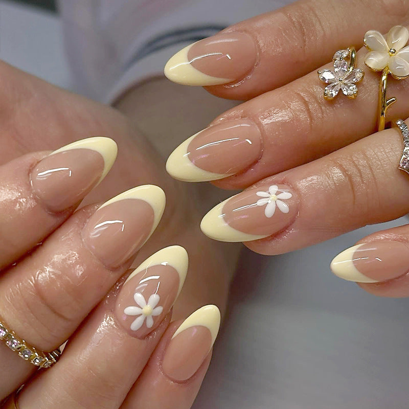 Elegante mandelförmige Nagelkunst Brehn