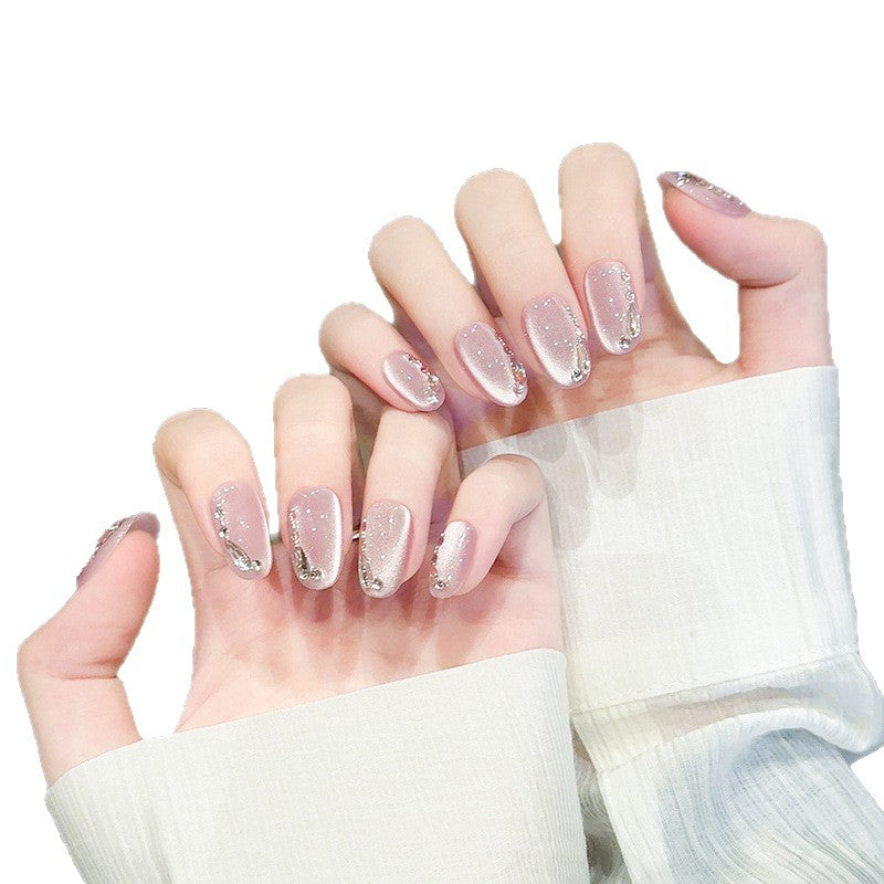 Elegante Kunstnagelspitzen mit Glitzereffekten Brehn