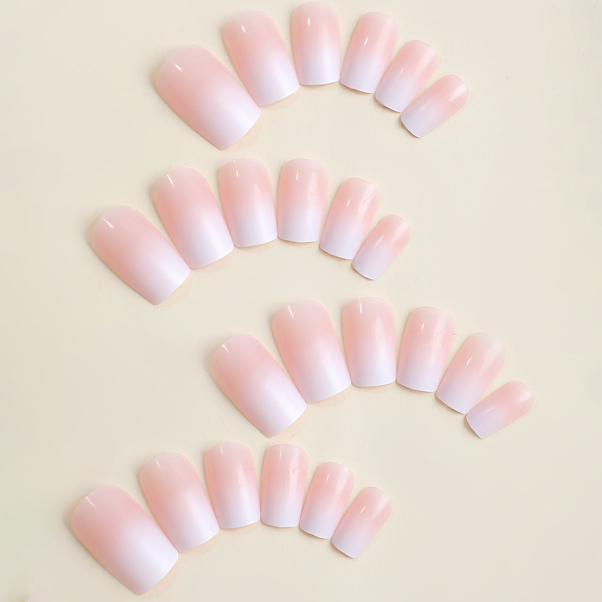 Premium Press-On Nail Kit mit natürlichem Farbverlauf Finish Brehn