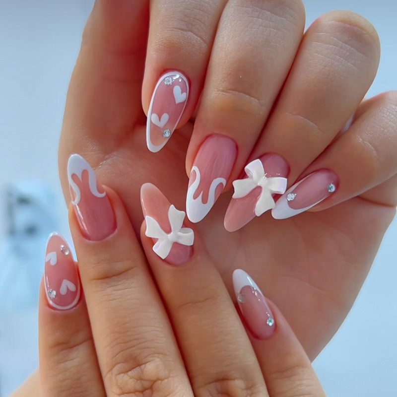 Herz-inspiriertes 3D-Nagelkunstdesign Brehn