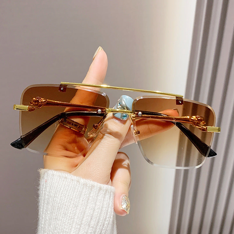 Damen Designer-Brille mit elegantem Goldrahmen und transparenten Gläsern Brehn