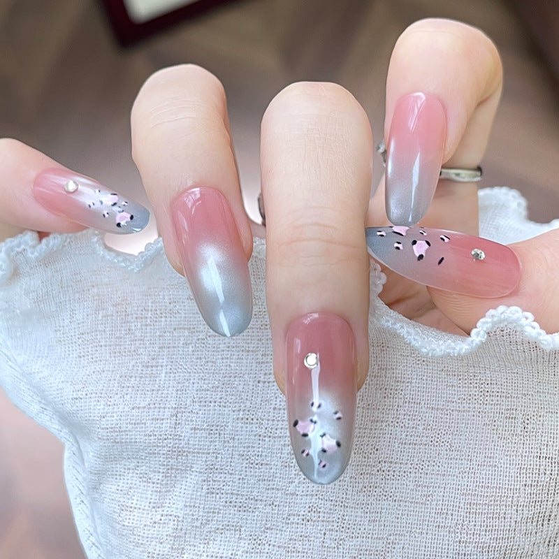 Künstlerisches Stiletto Press-On Nagelset mit Edelsteinakzenten Brehn