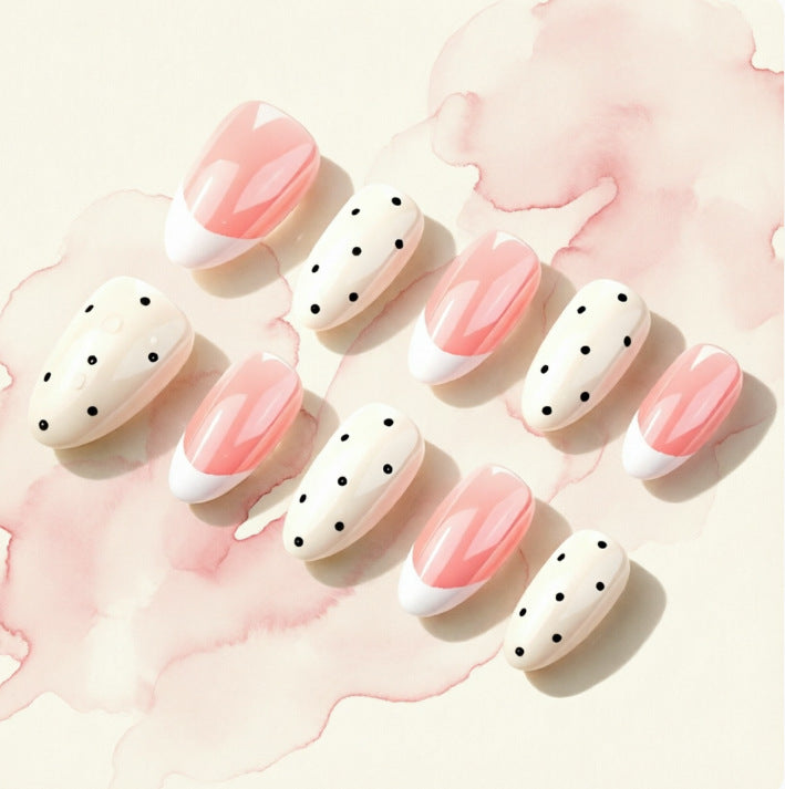 Kunstnägel mit Polka Dots Brehn