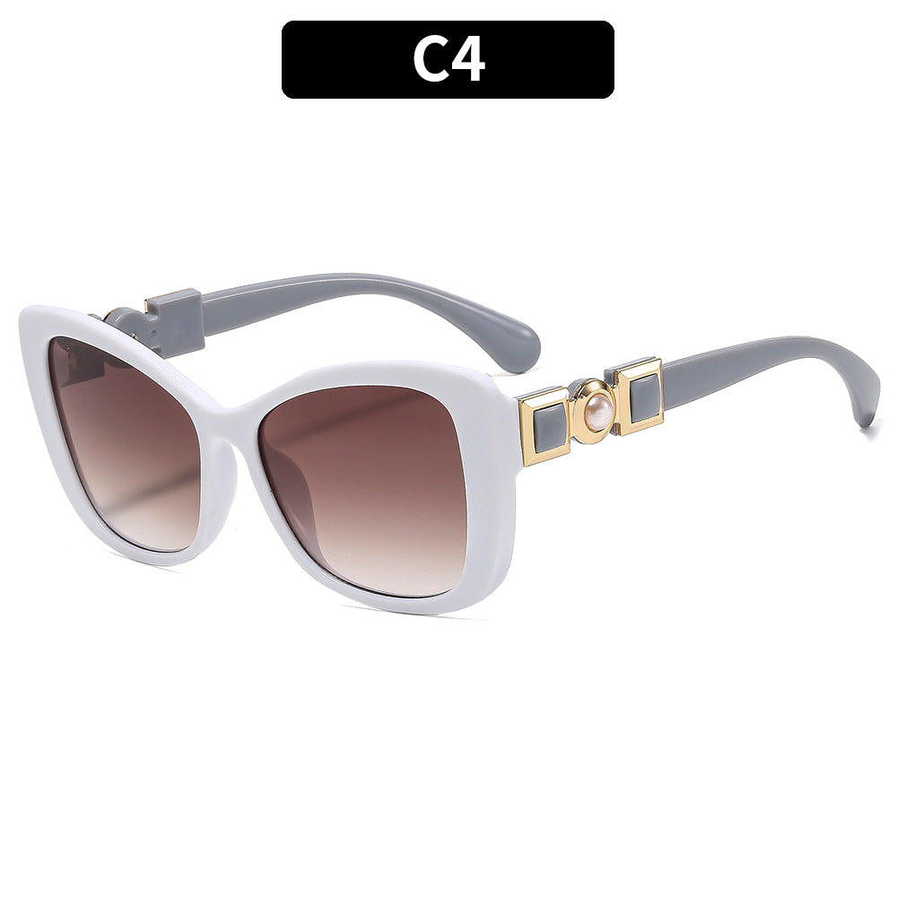 Elegante Katzenaugen-Sonnenbrille mit dekorativem Akzent