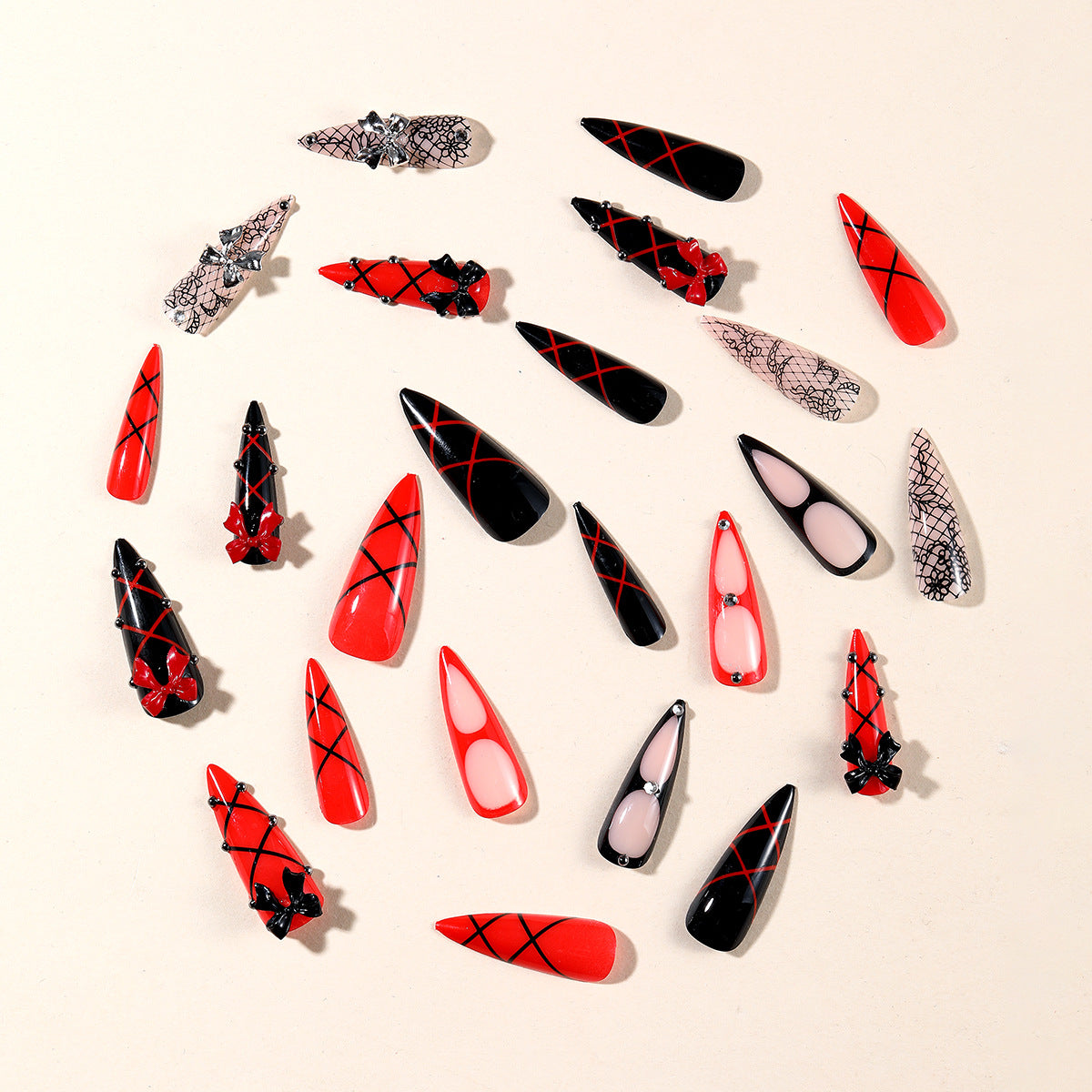 Gothic-inspirierte Stiletto-Nagelverlängerungen Brehn
