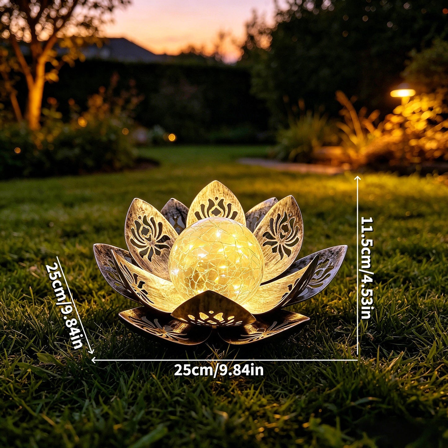 Dekorative Solar Lotus LED Gartenlaterne mit Crackle-Glas-Globus und lasergeschnittenen Metallblütenblättern Brehn