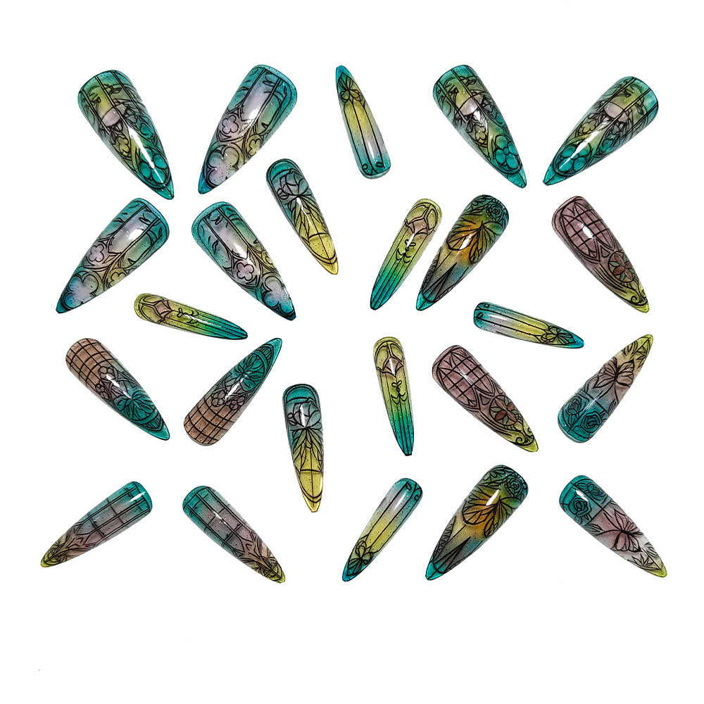 Kunstnägel Im Eleganten Stiletto-Design mit Kunstvollen Motiven Brehn